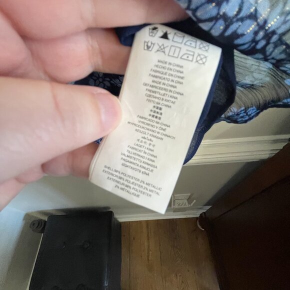 Michael Kors off the shoulder pleasted blue floral metallic blouse short sleeve - Picture 6 of 6